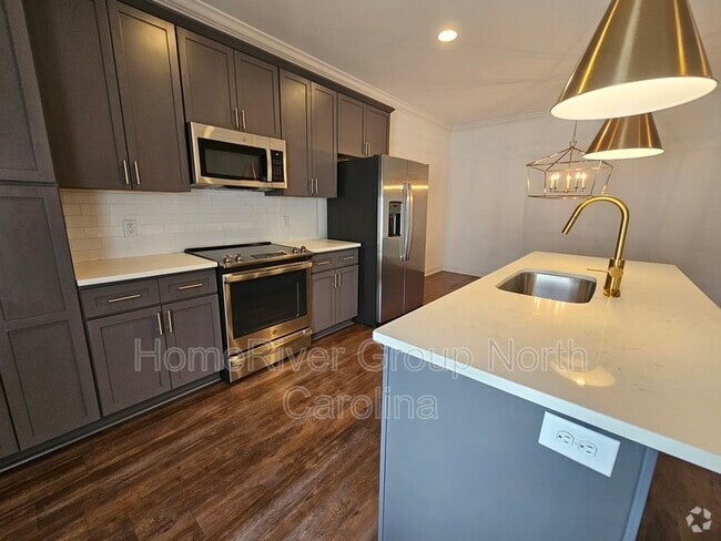 Building Photo - 607 Pompano Dr Rental