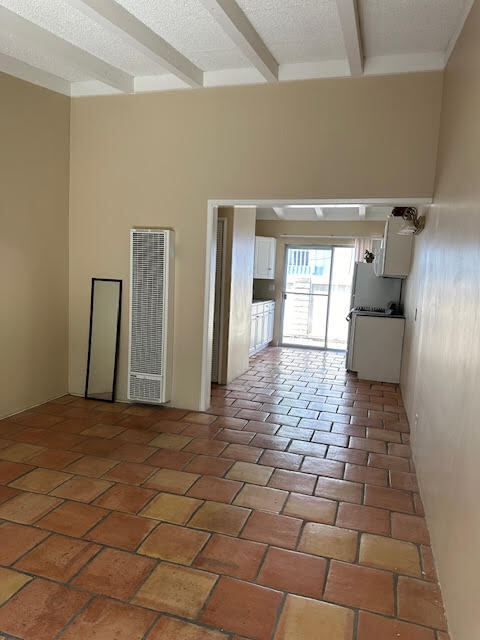 Open floor plan - 1918 Carnegie Ln Apartments Unit C