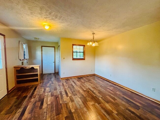 Building Photo - Country Living Rental