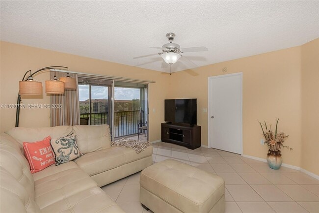 Photo - 950 SW 138th Ave Unidad 409B