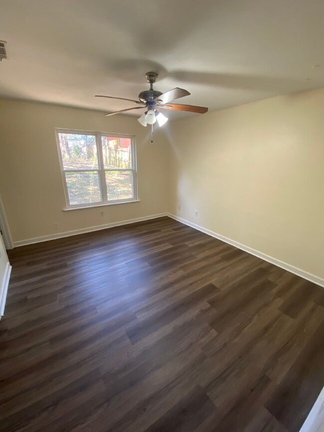 Photo - Gorgeous 3 Bedroom 2 Bathroom Single-Family!