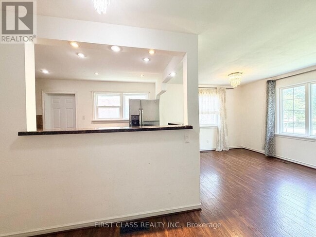 Photo - 87 Vauxhall Dr