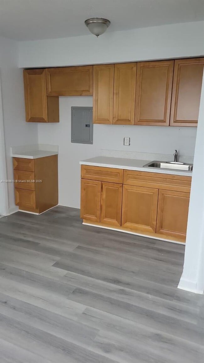 Building Photo - 1406 NW 2nd Ave Unit 4 Rental