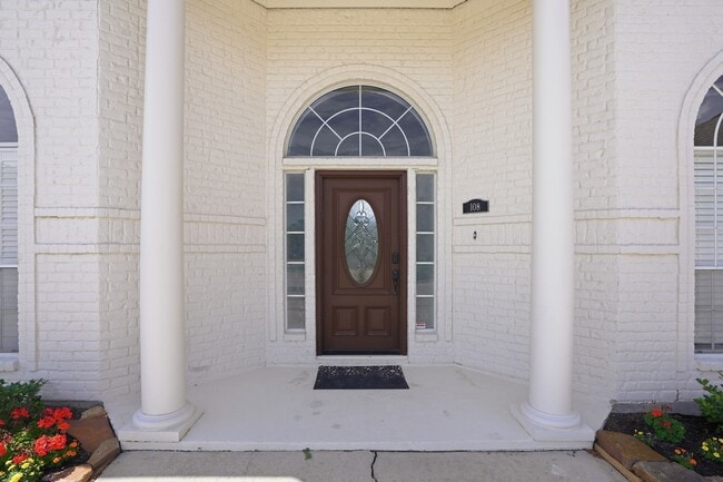 Photo - 108 Somerton Dr
