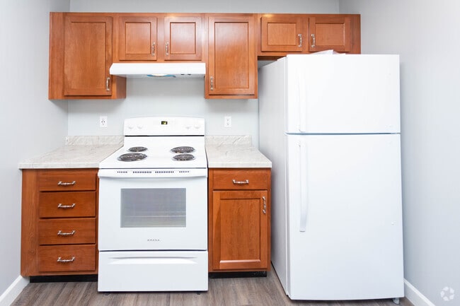 1BR, 1BA - 700 SF