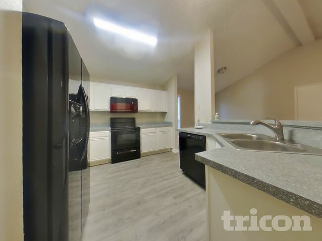 Photo - 420 Deauville Dr