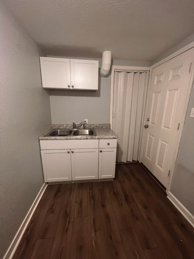 Photo - 117 N 60th St