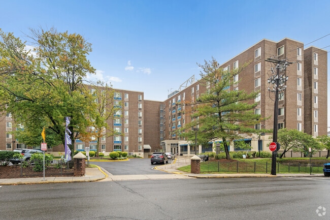 601 Edgewood St NE