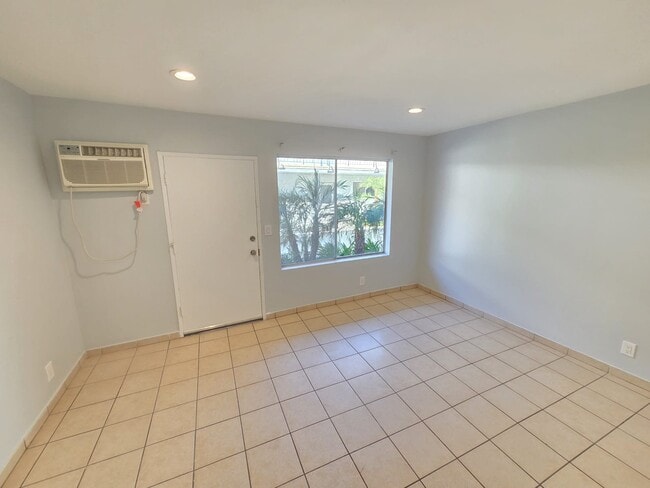 4660 Kester Ave Unit 111