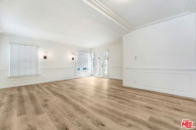 Photo - 308 S Reeves Dr Unidad 310C