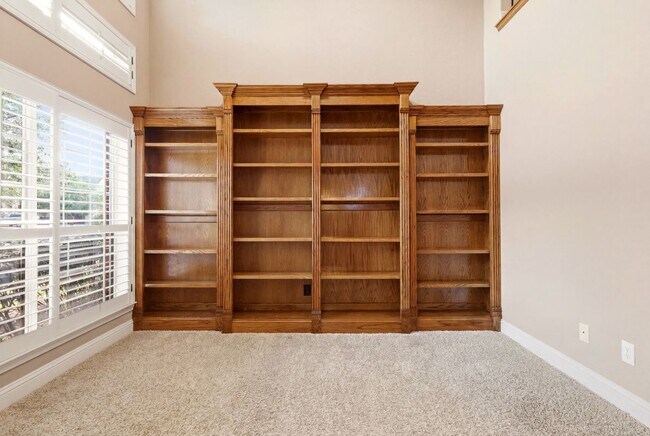 Photo - 627 Seymour Dr