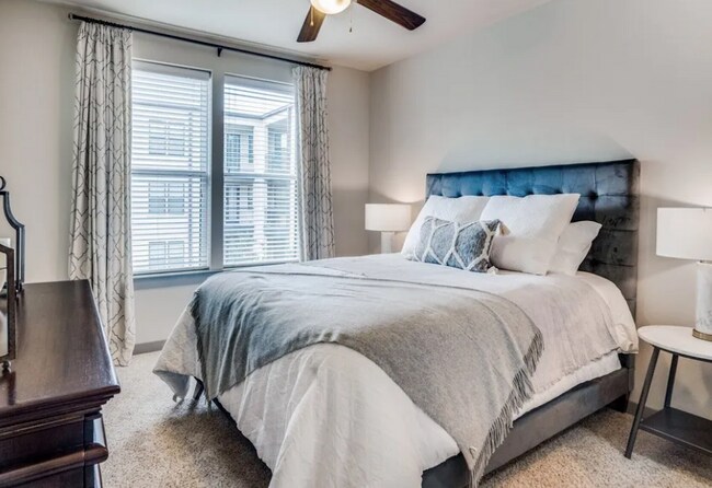 Photo - 926 E. 15th-21131 Unidad 21131