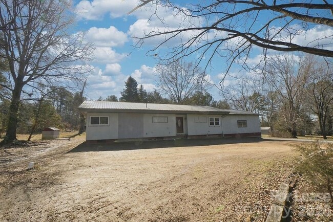 Photo - 909 Fisher St