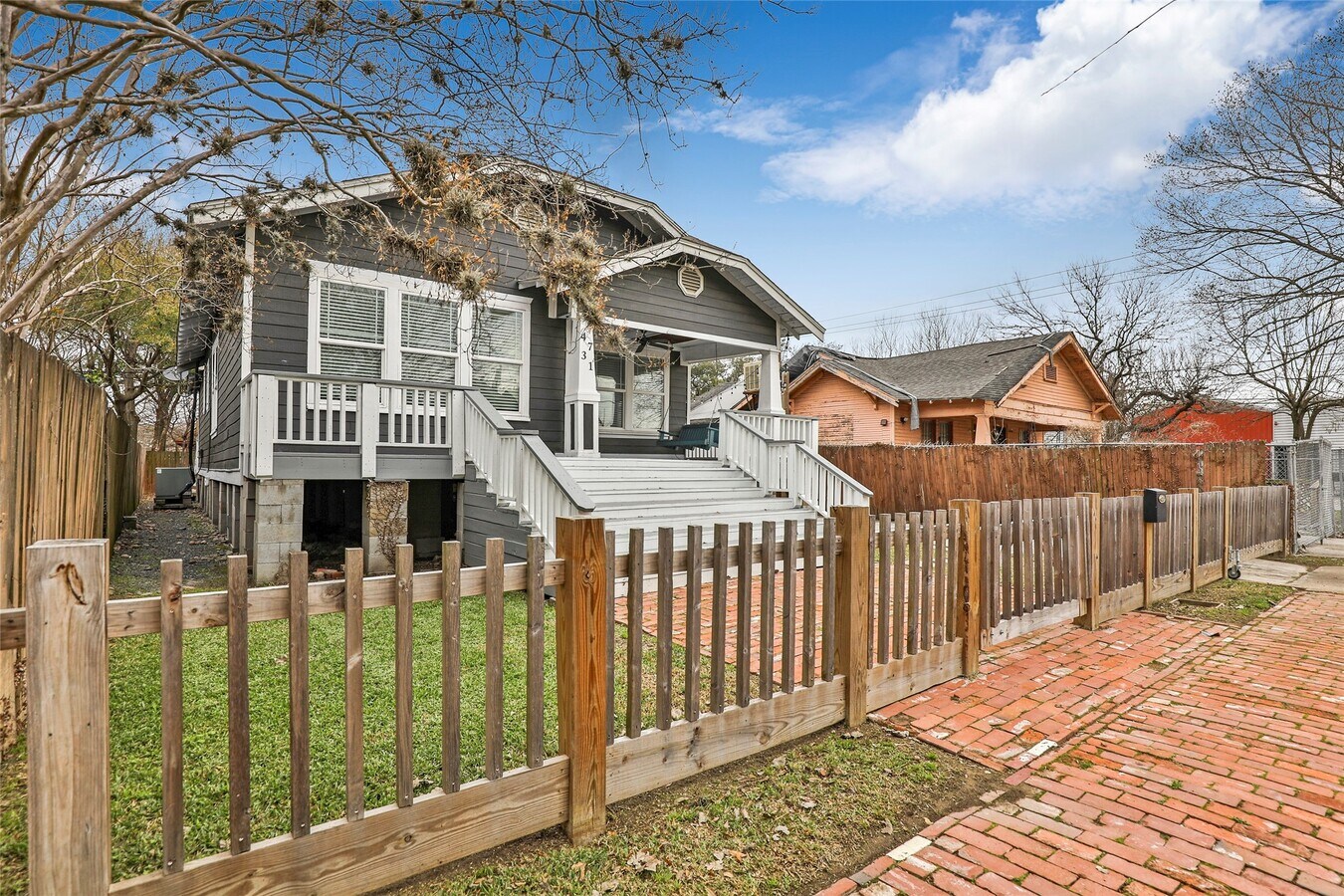 Photo - 4731 Woodside St