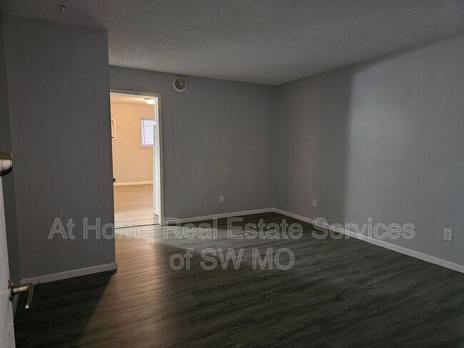 Photo - 728 E Walnut St Unit #2