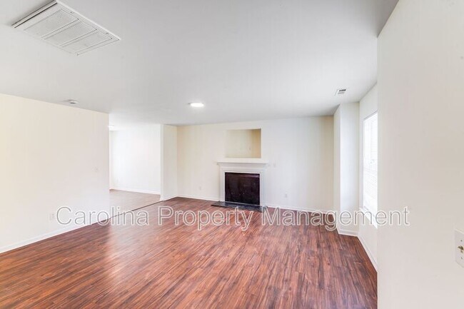 Photo - 814 Mount Holly Huntersville Rd.