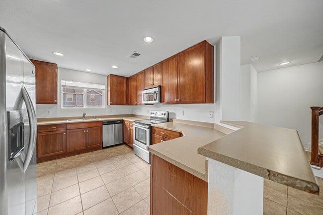 Photo - 5772 Ceylon St