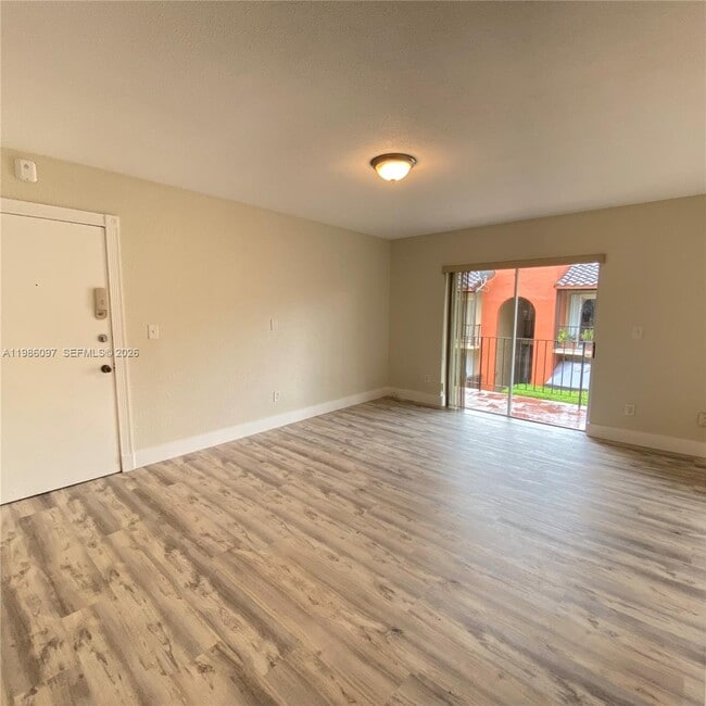 Building Photo - 10794 N Kendall Dr Unit B10