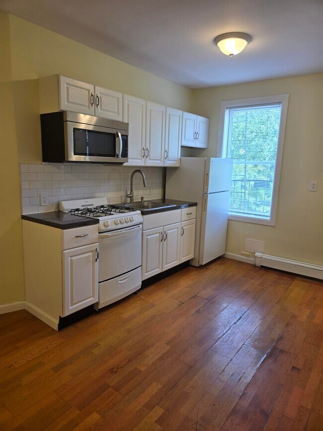 Photo - 281 Monmouth St Unit 3