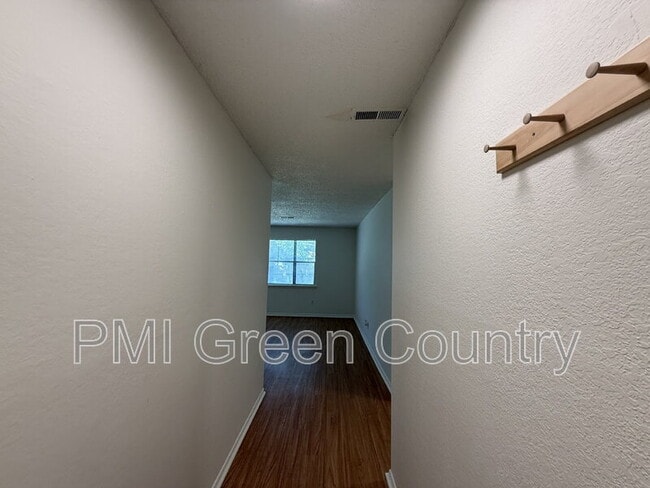 Photo - 4317 S 4th St