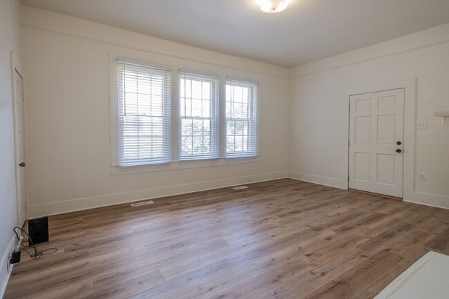 Photo - 621 Park Cir