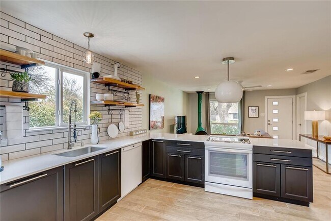 Photo - 2403 Aldford Dr