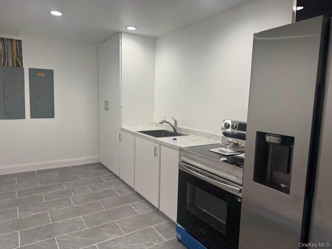 Building Photo - 192 Brookfield Ave