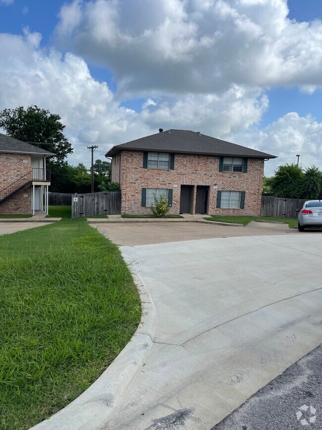 Building Photo - 1205 Vinyard Ct Unit 1205 Vinyard Ct.  B Rental