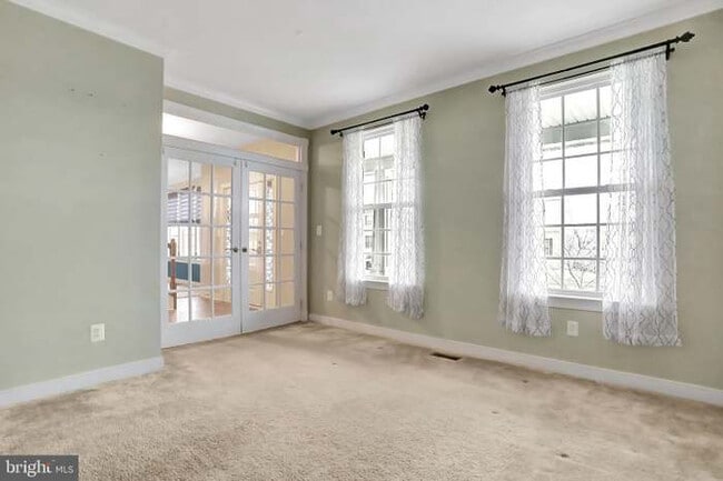 Photo - 515 Waterdale Dr