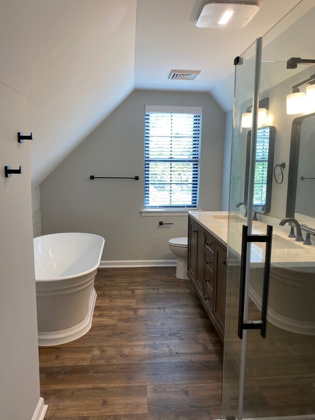 Full Bath with Tub and Shower View 1 - 263 S York Rd Unit 210