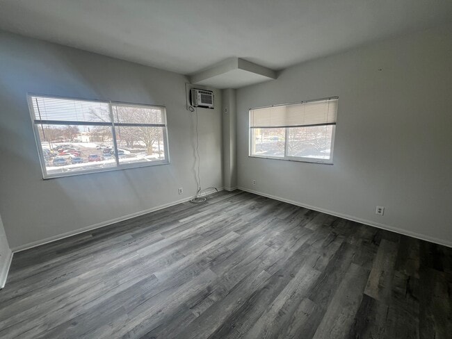 Photo - College Street Apartments