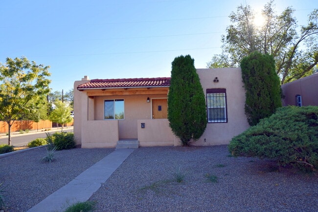 2 Bedroom Casita NOB HILL/UNM CNM AREA WIT... - 2 Bedroom Casita NOB HILL/UNM CNM AREA WIT... House