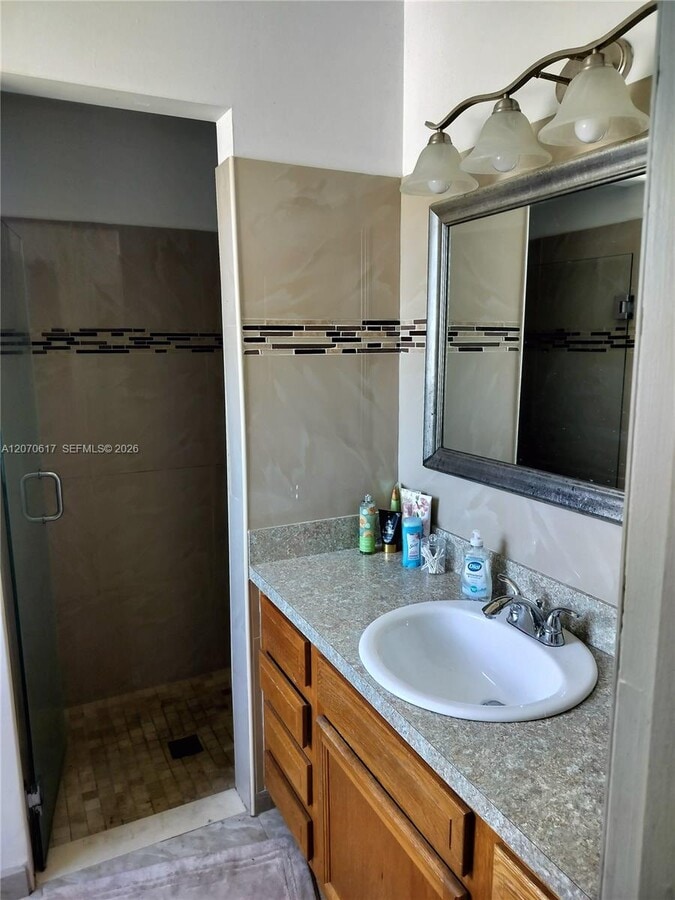 Photo - 213 Woodbridge Dr
