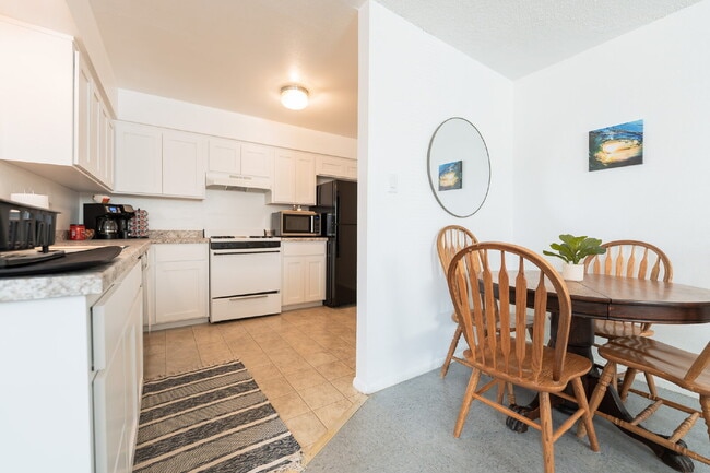 Photo - Stylish & Fully Furnished 2-Bedroom in the Heart of Farmington – Flexible Lease Terms! Unit 2