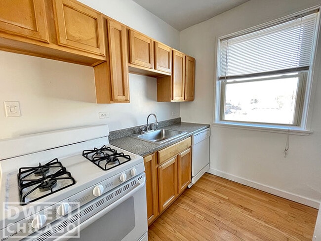 Building Photo - 1426 Farwell W Ave Unit 2 Rental