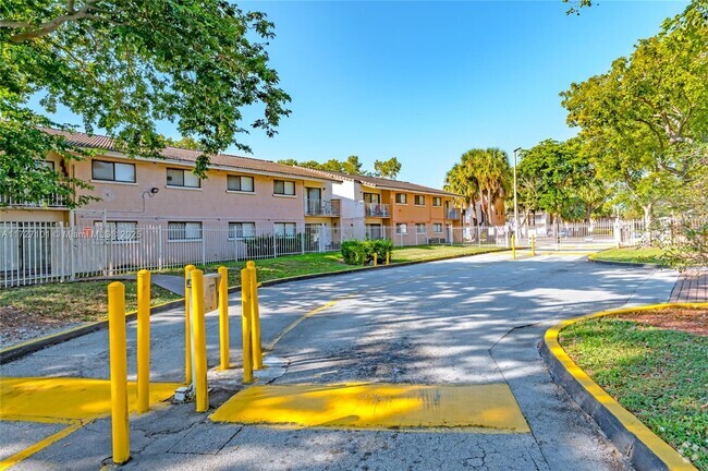 Building Photo - 7200 NW 179th St Unit 204 Rental