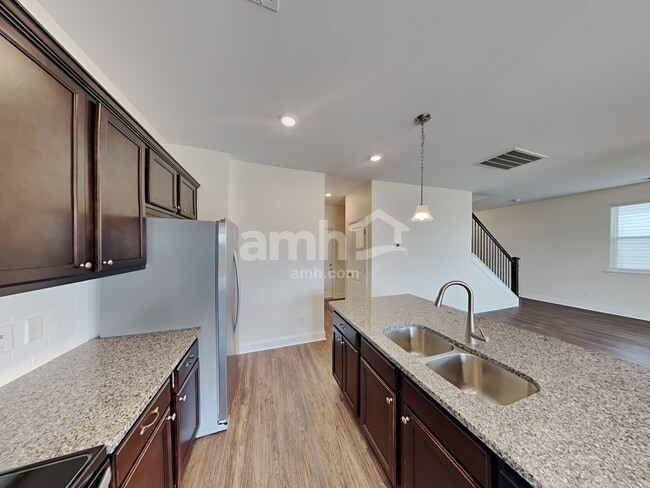 Photo - 2002 Bennett Dr