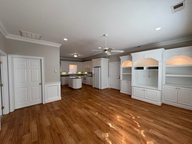 Photo - 604 Melton St