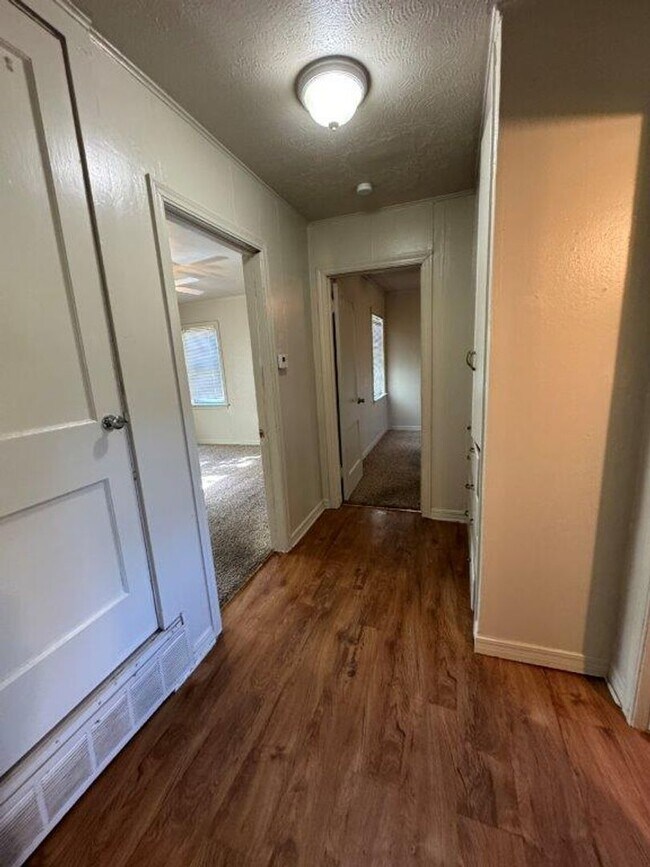 3013 Shirley Ln
