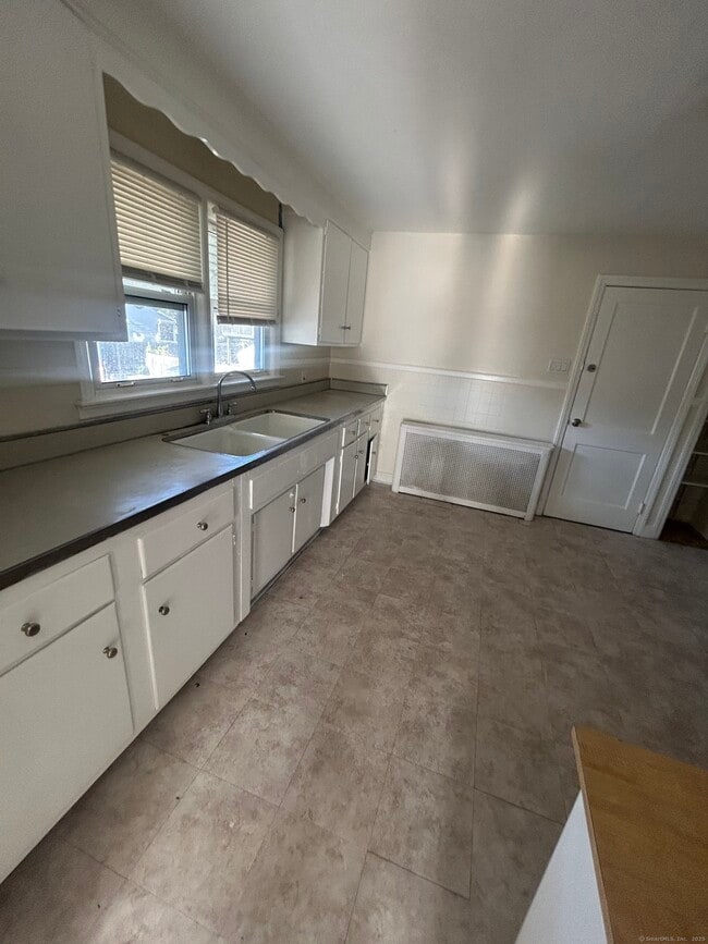 Photo - 770 Brewster St Unit 2