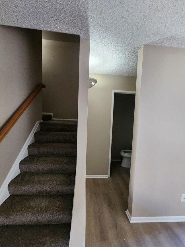 Photo - 8712 Mariposa St