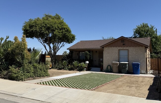 Photo - 901 Castaic Ave