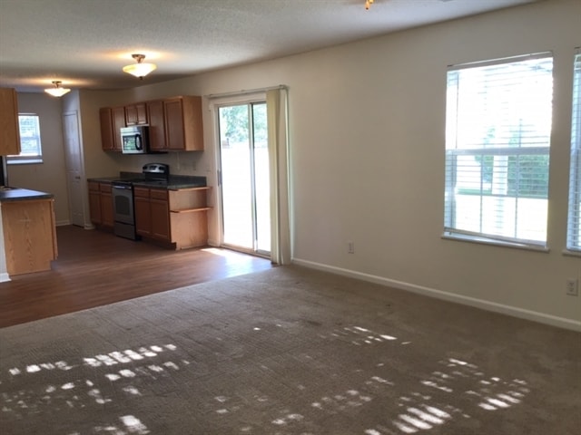 Photo - 323 Aberdeen Cir