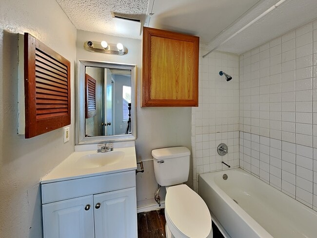 Photo - 9805 Walnut St Unidad C-306