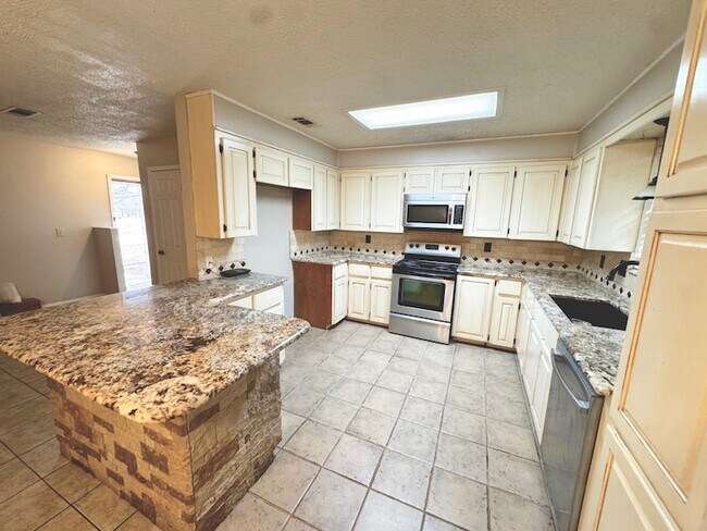 Photo - 200 Cedar Ln