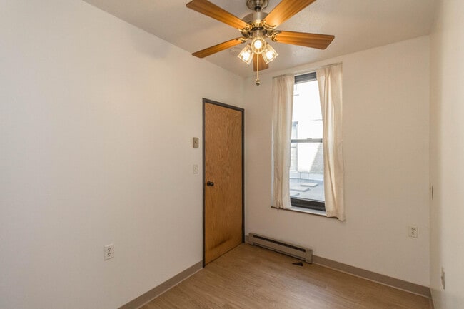 Photo - 400 Building