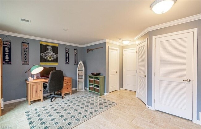 Photo - Gorgeous Tri-Level Condo