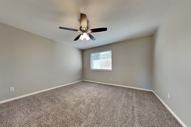 Building Photo - 29439 Fox River Dr