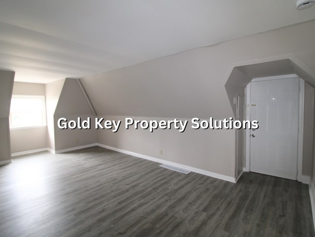 Photo - 907 W Main St Unit 907 W Main St Apt #3
