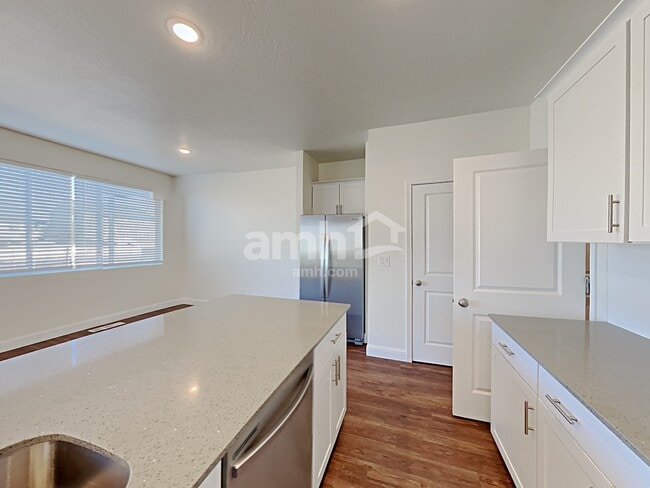 Photo - 1379 White St